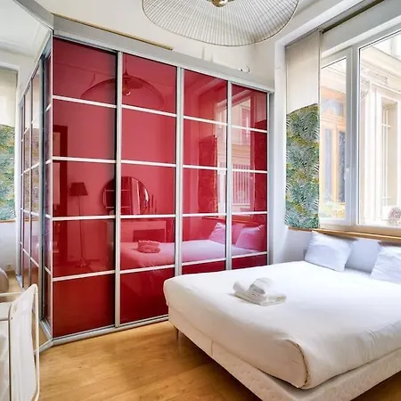 Nice Haussmannian In The 9th District * Parigi